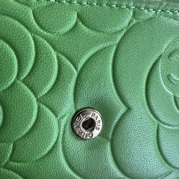 Chanel Green Camellia Embossed flap Wallet - Picture 5 of 16